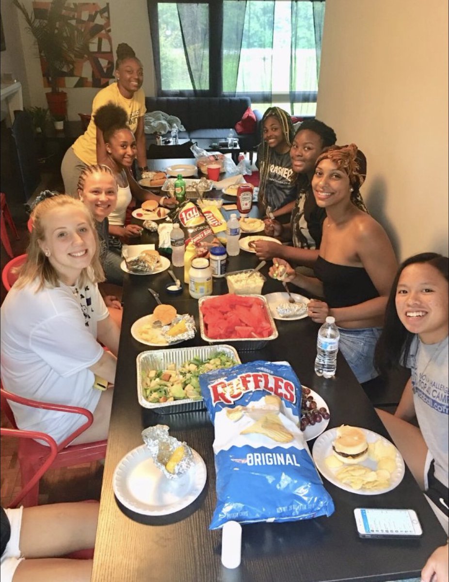 1CortezQuarles's tweet photo. Having a great day with my #TL703 family‼️‼️‼️ @AaliyahPitts3 @princesscam5 @ajiahoops @alia_denwiddie @KenzFreeze2020 @martha_apple30 @gsandiego4 @Olivia11901723 @IE_HoosierHeat @InsiderExposure @3Stripewbb https://t.co/gLLs50jpiG