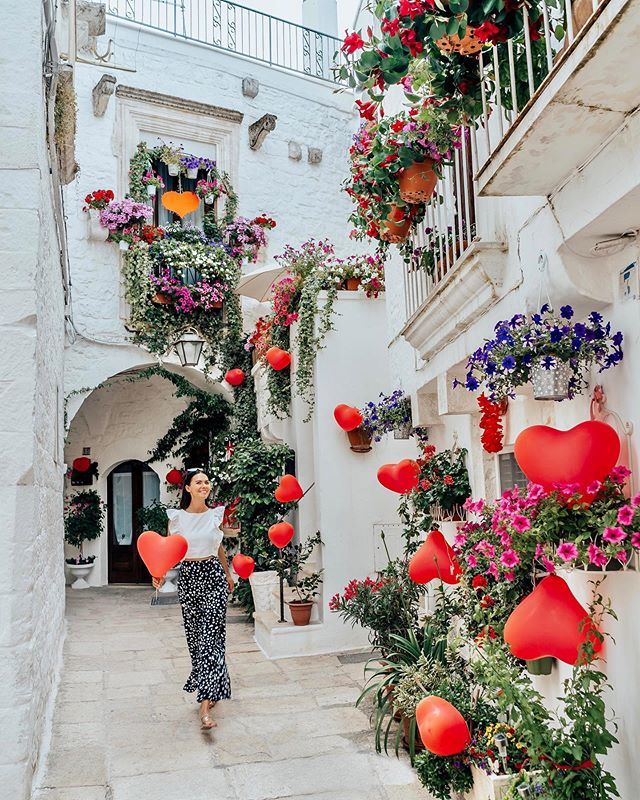 Love is in the air 🎶❤️🥰 Just popping up on your feed to send you love, have a beautiful day! 😁😘