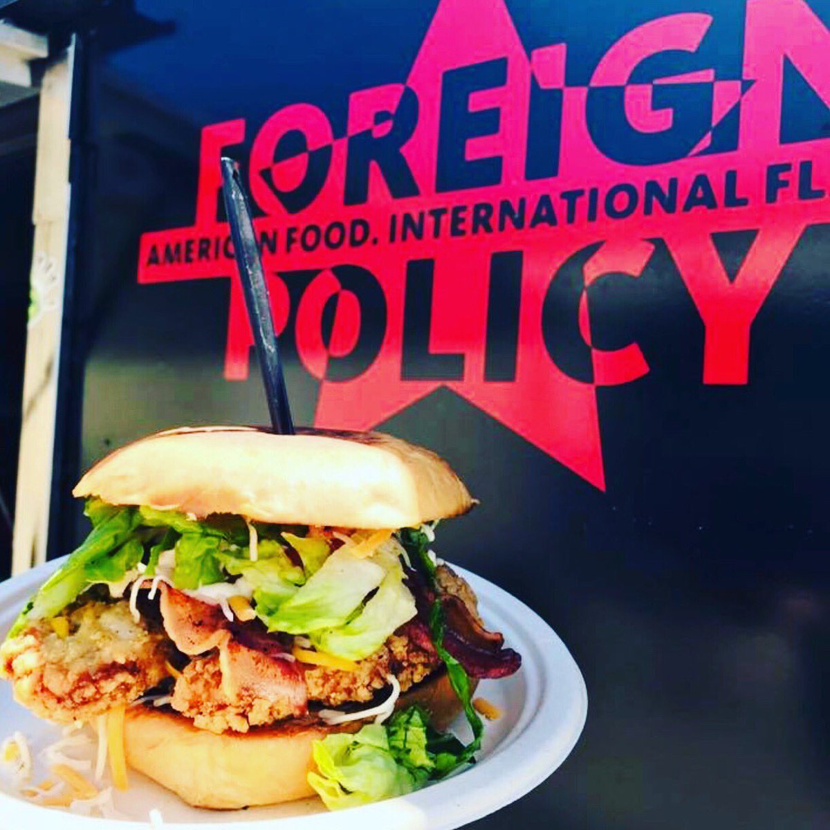 hftatx's tweet photo. HAPPY NATIONAL FRIED CHICKEN DAY !!!!!

@ForeignPolicyTX  serving at @OkiesYardHouse   Till 9:30 pm !!! https://t.co/SAZppMEUCF