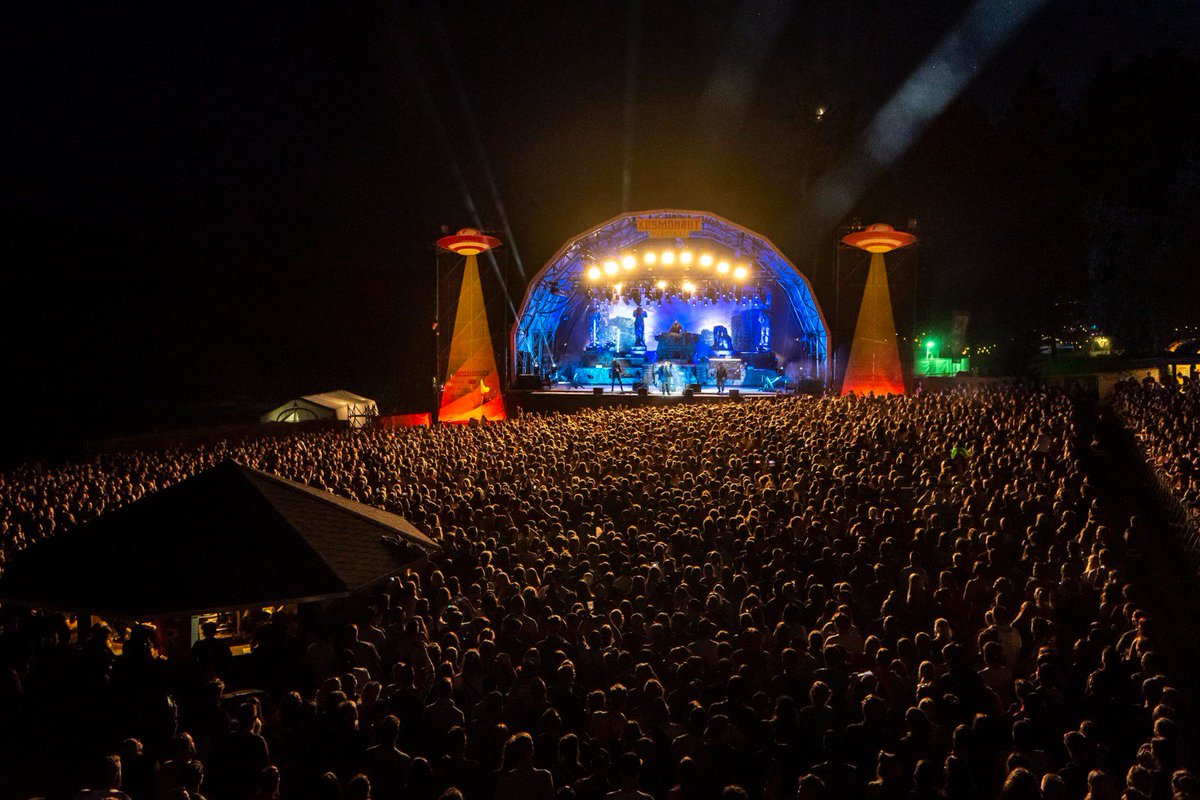 Nach K.I.Z. und BHZ, könnt ihr jetzt noch ordentlich feiern bei LARI LUKE, Drunken Masters, Wantigga.. nicht zu vergessen auch Ankathie Koi's Kaos Karaoke! 🤯🤯
Kommt noch gut durch die Nacht und genießt den letzten Abend beim #kosmonaut19! 🚀