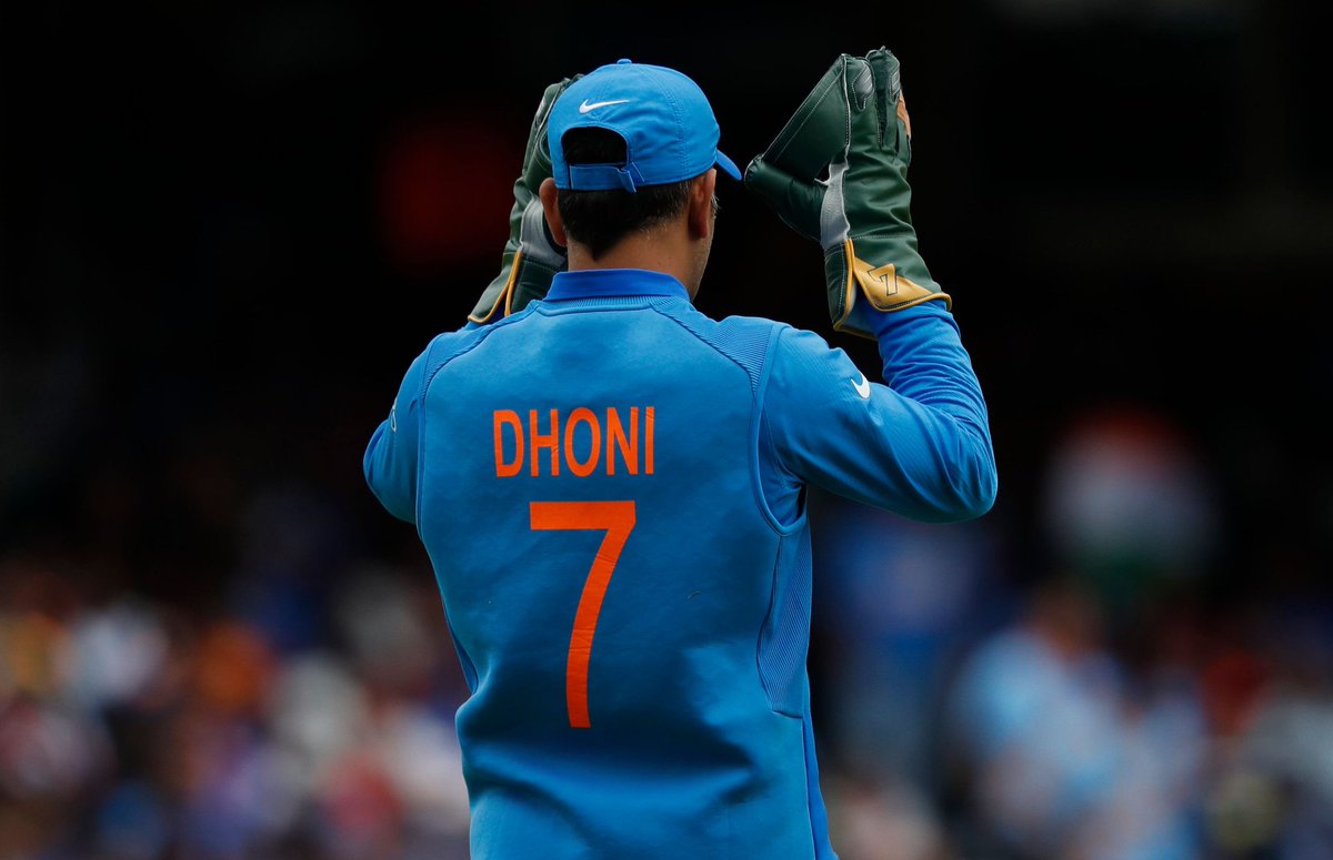 iamKarthikRN's tweet photo. 3 catches and a lightning fast stumping in #INDvSL!! birthday special!! Just #MSD things! #HappyBirthdayDhoni @msdhoni 🎂🎂🎂✨✨ You're an inspiration! https://t.co/PLCgSdAPSM