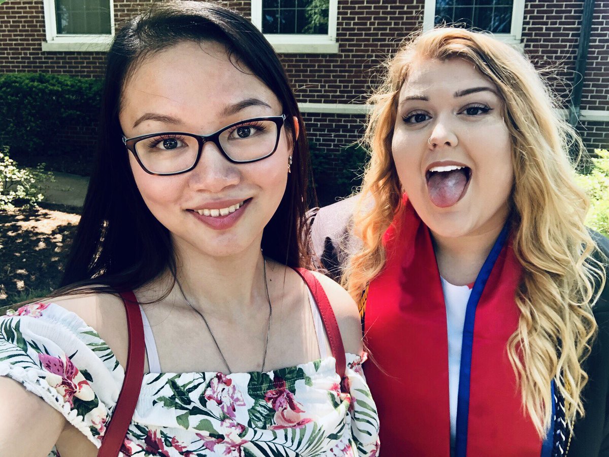 SarahFuRui's tweet photo. Because my best friend is gorgeous and I miss her a little too much right now 😭😭 #tminustwoweeks @autumnn_af https://t.co/8vQCilP6yR