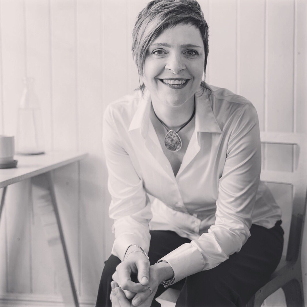 I used to say I was ‘Confident on the outside but not on the inside’

Does this resonate with you? Does it hold you back?

If so, just for July I will be sharing a simple understanding in a FREE small FB pop up group, there’s no sign up just click here facebook.com/groups/3444287…