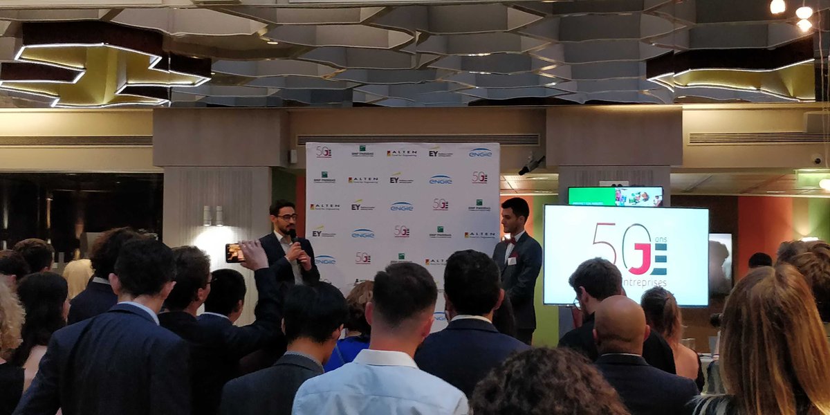 ESSCA_Junior's tweet photo. Nous étions mercredi soir au cocktail de passation entre les mandats 2018-2019 et 2019-2020 de la @cnje.

Merci au mandat sortant pour cette année formidable et bon courage au mandat entrant pour l'année à venir !

#WeAreJE https://t.co/brm0TPxcmc
