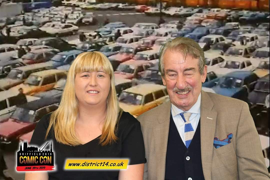 DragonEmbers's tweet photo. Finally got my photo op from Driffield Comic Con with John Challis. I love this con photographer because they use green screen.
#DriffieldComicCon #JohnChallis #Boycie #MontyStaines #OnlyFoolsandHorses #Benidorm @d14events @BeingBoycie https://t.co/K6DsGMZ41e https://t.co/CVJ5JyIXVS