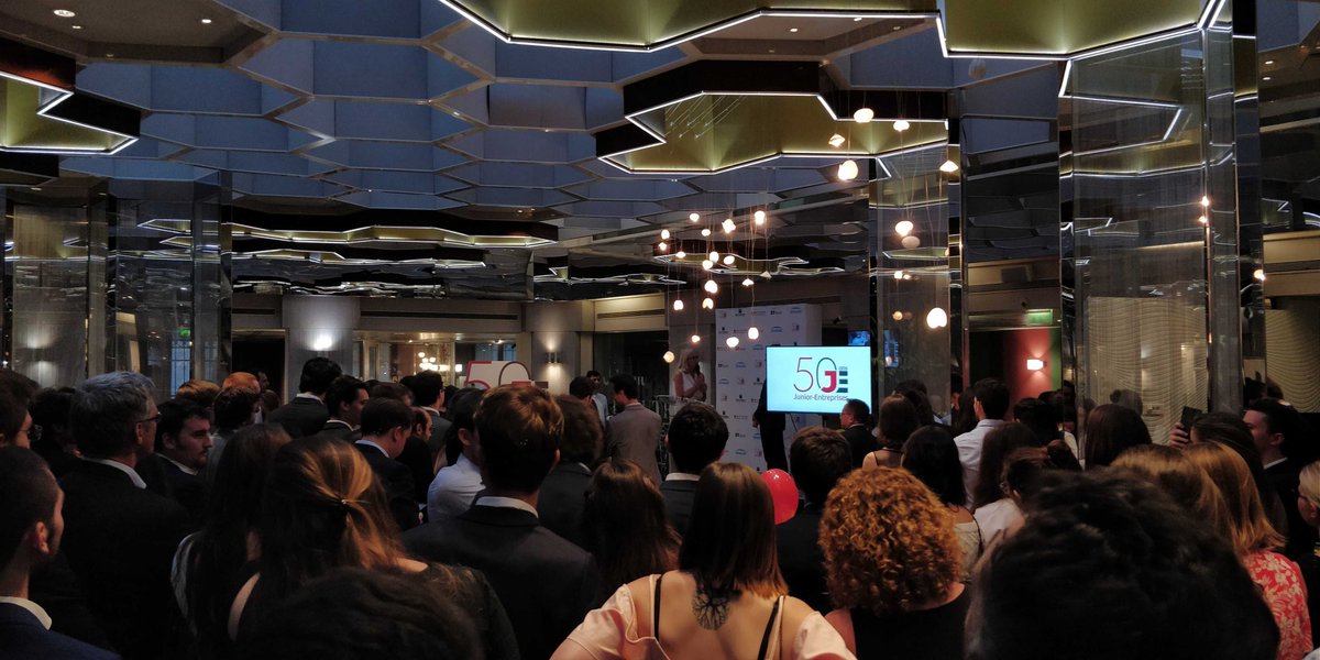 ESSCA_Junior's tweet photo. Nous étions mercredi soir au cocktail de passation entre les mandats 2018-2019 et 2019-2020 de la @cnje.

Merci au mandat sortant pour cette année formidable et bon courage au mandat entrant pour l'année à venir !

#WeAreJE https://t.co/brm0TPxcmc