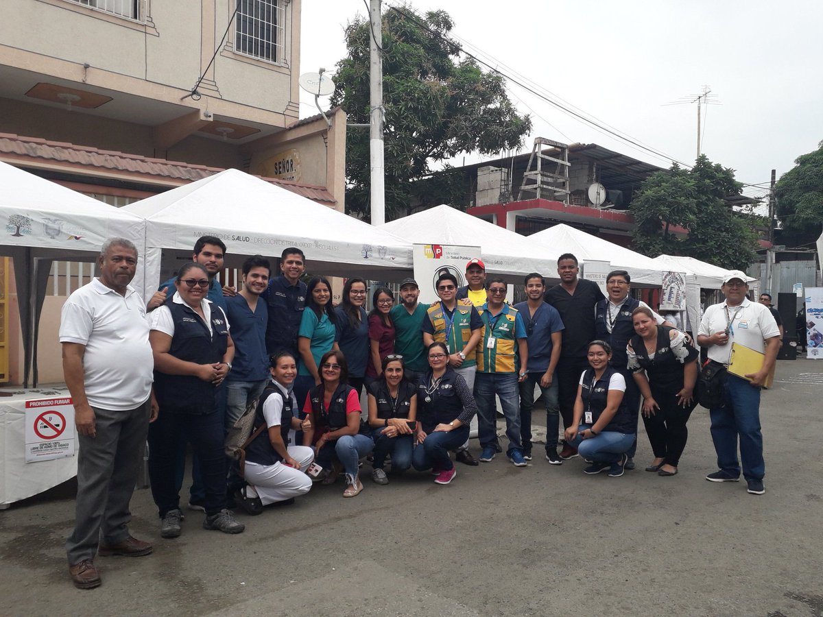GrovEric19's tweet photo. Que placer compartir con nuestra comunidad de #Pascuales en Feria"El Gobierno en tu Barrio" #Distrito09D07 https://t.co/qyXJrfrN3S