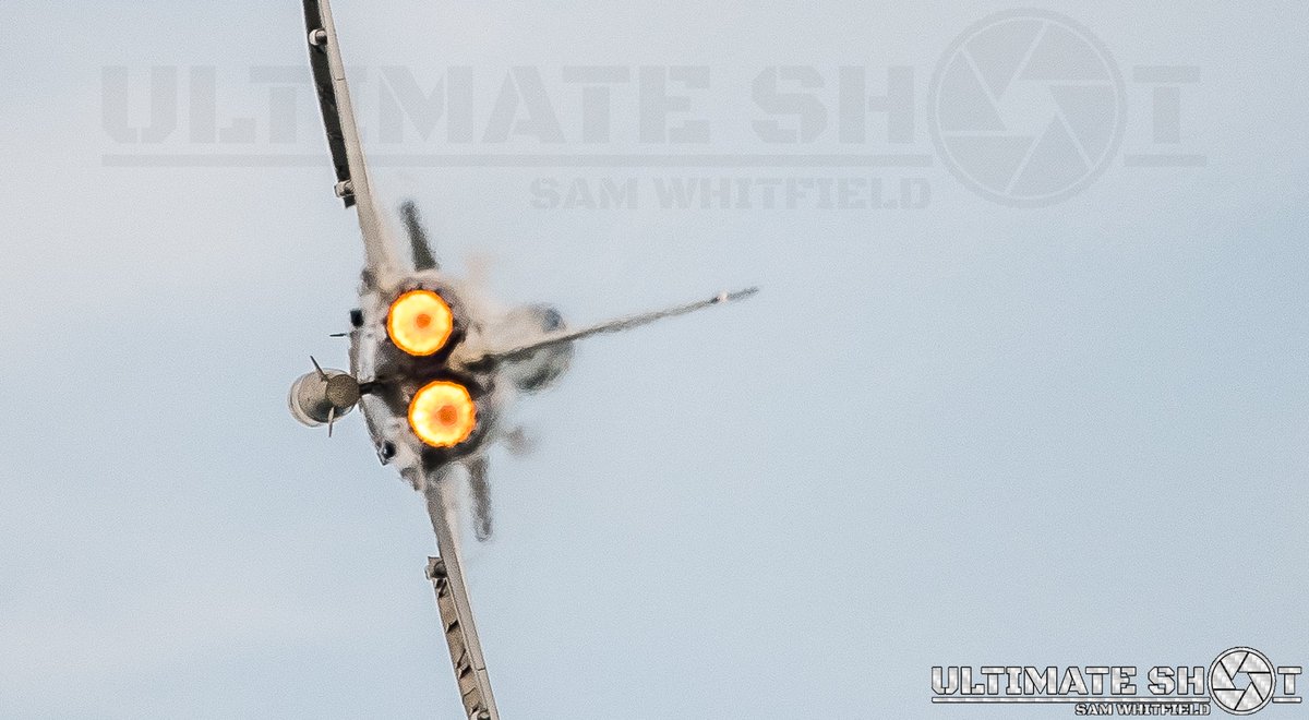 UltimateShotUK's tweet photo. @TyphoonDisplay certainly brang the noise to #Teignmouth this afternoon. 🤘😎 @RAFTyphoonTeam https://t.co/gHHdd6BKAv
