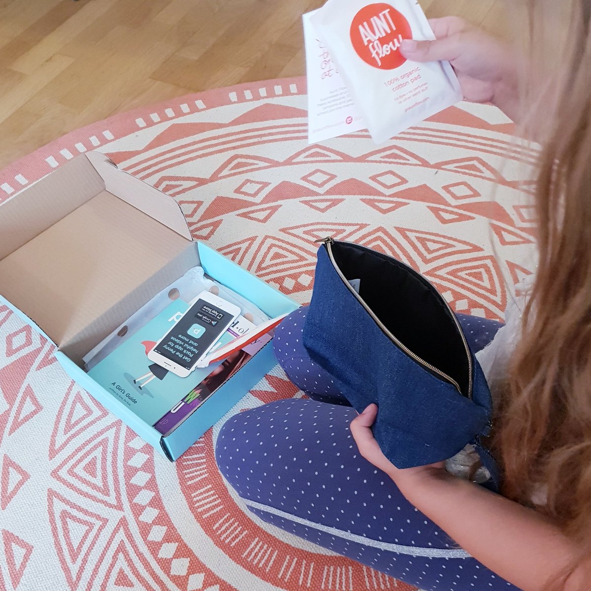 mypennypack's tweet image. In the Penny Pack Go-Bag she will find pads and tampons, but it is also big enough to fit other essentials, like pain killers or spare underwear. What would you  carry with you? thepennypack.com #firstperiodkit #stronggirls #parentinggoals