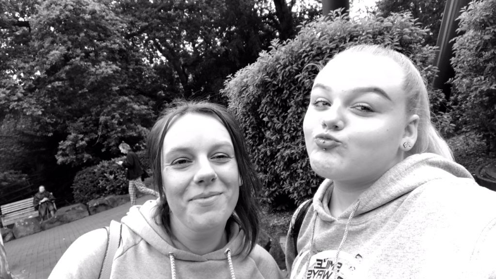 Emma78778166's tweet photo. Well hello from and wet and rainy Alton towers! Me and @Lisabunbun  are having a fantastic day at @altontowers today! But crazily enough we’ve been addicted to the one and only smiler! Off on our 3rd ride!!!!😌 hope your all having a good day https://t.co/fSCySfuR4H