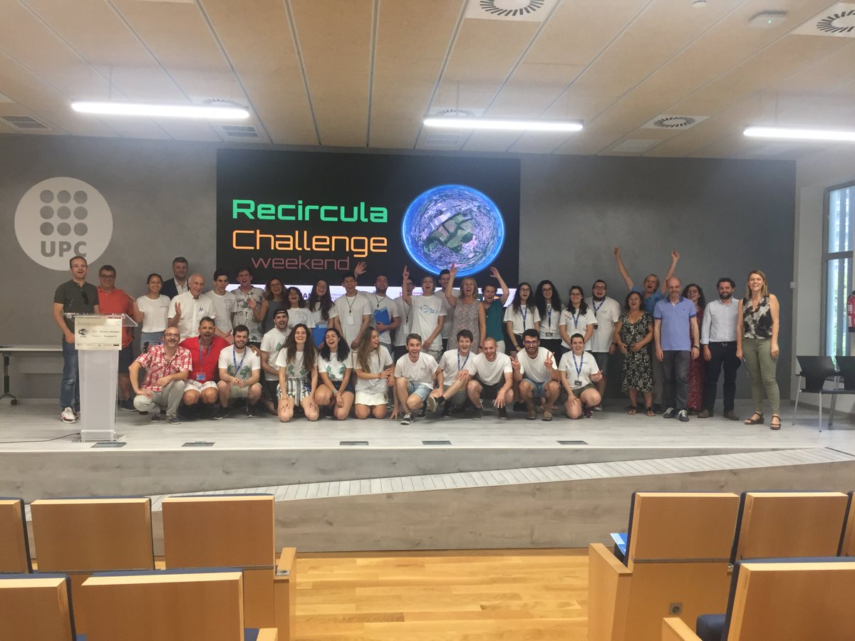 energy_days_bcn's tweet image. Felicitats @pleswo pel primer premi del #RecirculaChallenge i enhorabona a tots els participants! Gràcies @EEBE_UPC @la_UPC @enginyers_bcn @urbaser_ @bonpreuesclat @UPCSostenible @sostAMB @Didacfb