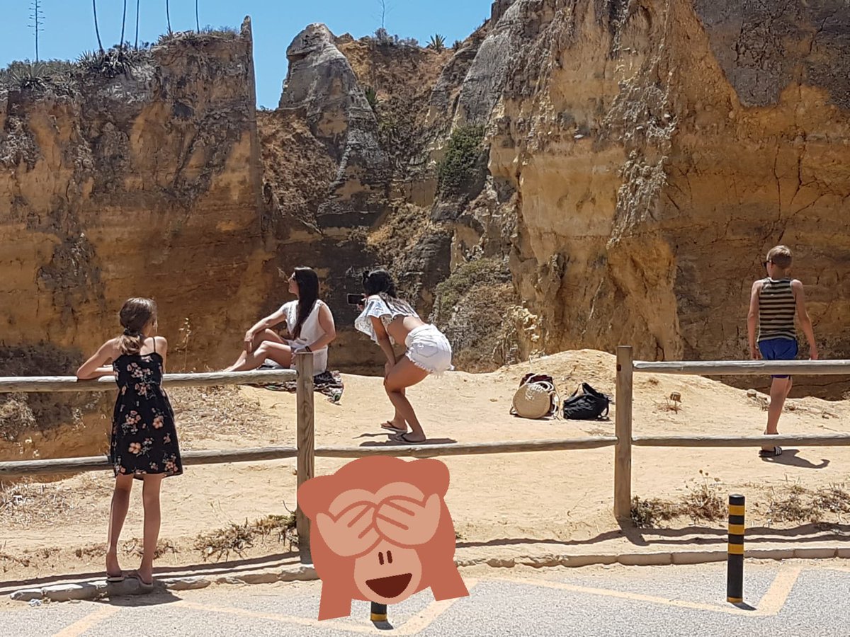 Gag83G's tweet image. When did Instagram behaviour become socially acceptable???? So cringe. Almost pushed someone off a cliff today after observing a 20 min #instatool photo shoot. Stop it.