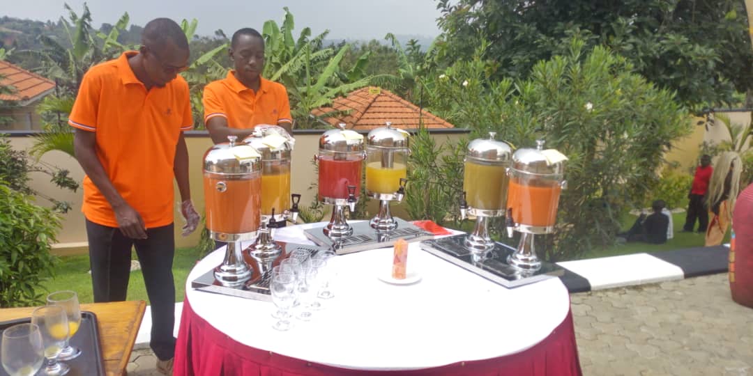 UTDShinil's tweet photo. These 3 boys are graduands wit their degrees in ICT &amp; one in procurement. They decided not 2 do frauding or rob or wait for the gov't rather to team up &amp; start makin this tasty juice #FreshBlend 

We blend it &amp; Quench yo thirsty call 0700603774 to make ur order @muwonge_muhamed https://t.co/qkcwlNEkX6