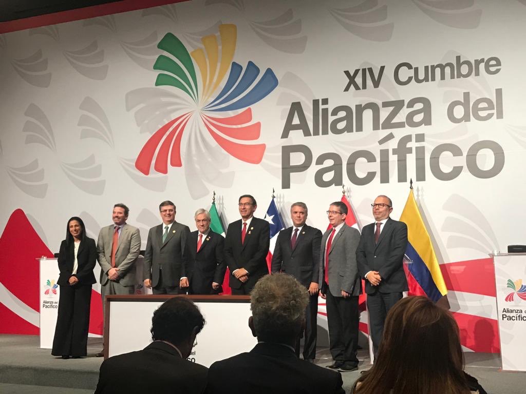 MarcelaAbusleme's tweet photo. En presencia de los presidentes de Chile, Perú, Colombia y México los medios de comunicación públicos de nuestros 4 países suscribimos acuerdo interinstitucional  en el marco de la #AlianzaDelPacfíco https://t.co/W31Vimf7Ts