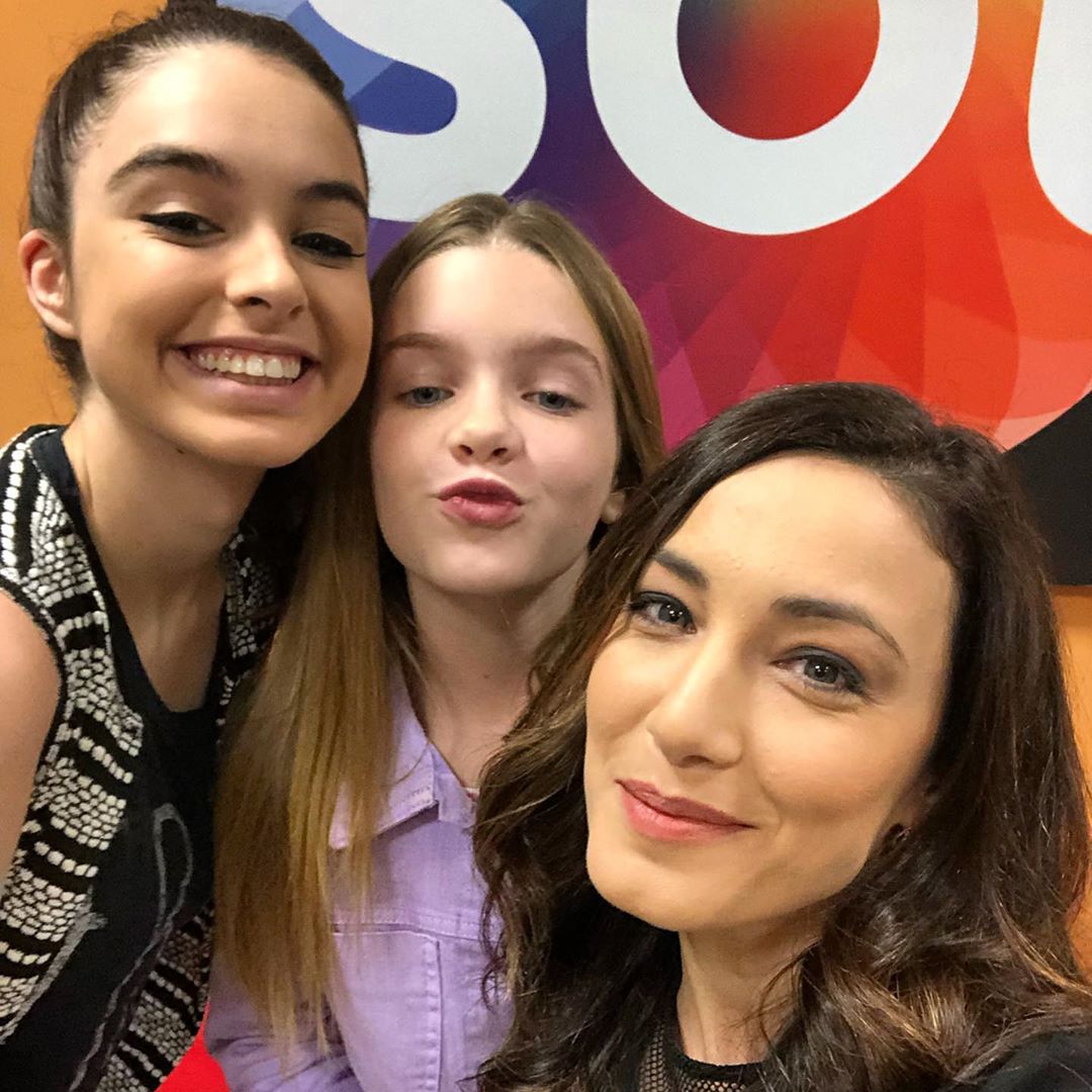 MAEFERNANDAVILA's tweet photo. Minhas filhas!!!
Como amo amo amo 🌷🌸💜💚 minhas viu 😅😋🤩 https://t.co/g4Xx9NVk7b