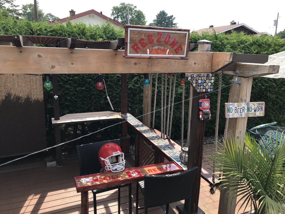 Aewstime's tweet photo. La RedZone MTL 🔴🔴🔴 summer time
#redmenfootball https://t.co/mdOmCWudAk