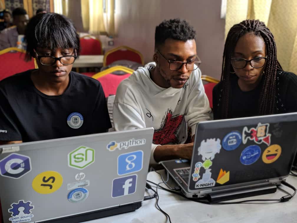 iambolajiayo's tweet photo. #OSCAPH was a success 🎉🎉

Special thanks to our sponsors:
@webflow  and @KswfHub 💙
Big ups to the team ♥
Thank you all for attending 🤗

OSCALagos up next.. 👌 https://t.co/fT0lqSebzE
