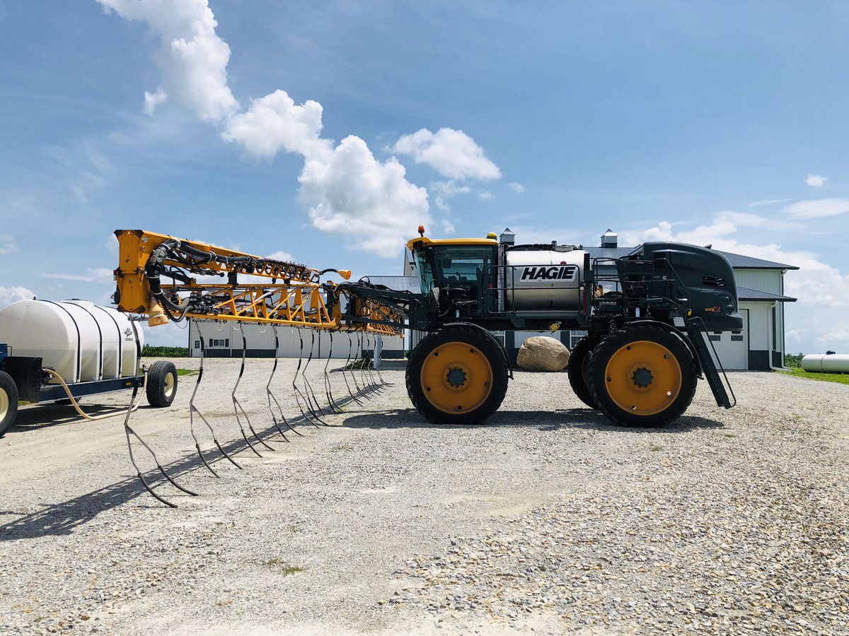 JustinWilkins2's tweet image. Beautiful day to help the old man side dress! Feeding the new @PioneerSeeds P1353Q. #multipleshots