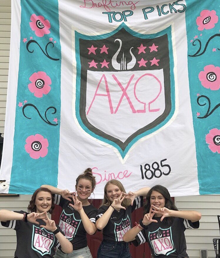 BakerFSLife's tweet image. 42 days until sorority formal recruitment activities begin!! Sign up using the link below or in our bio to find a team of sisters who will always have your back 🏈
•
Bakeru.edu/recruitment