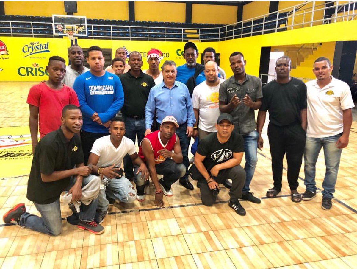 edwardsoriano21's tweet photo. El baloncesto tiene un padrito que cada dia lo da todo por el y ese es @GustavoSanchezq #GustavoSanchezConElDeporte @DiarioLibre @ListinDiario @DomingoCG1 @AlcaldiaDN https://t.co/835KscVm5w