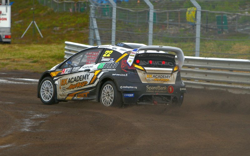 Urheiluuutiset's tweet photo. Jesse Kalliolta sensaatiomainen nousu - "Sateen jumalat vastasivat hänelle" https://t.co/uzibzj3LKH #WRX #WorldRX #RX2 #OMSE #HöljesRX #TheMagicWeekend @jkallioracing https://t.co/mjUpoM7px0