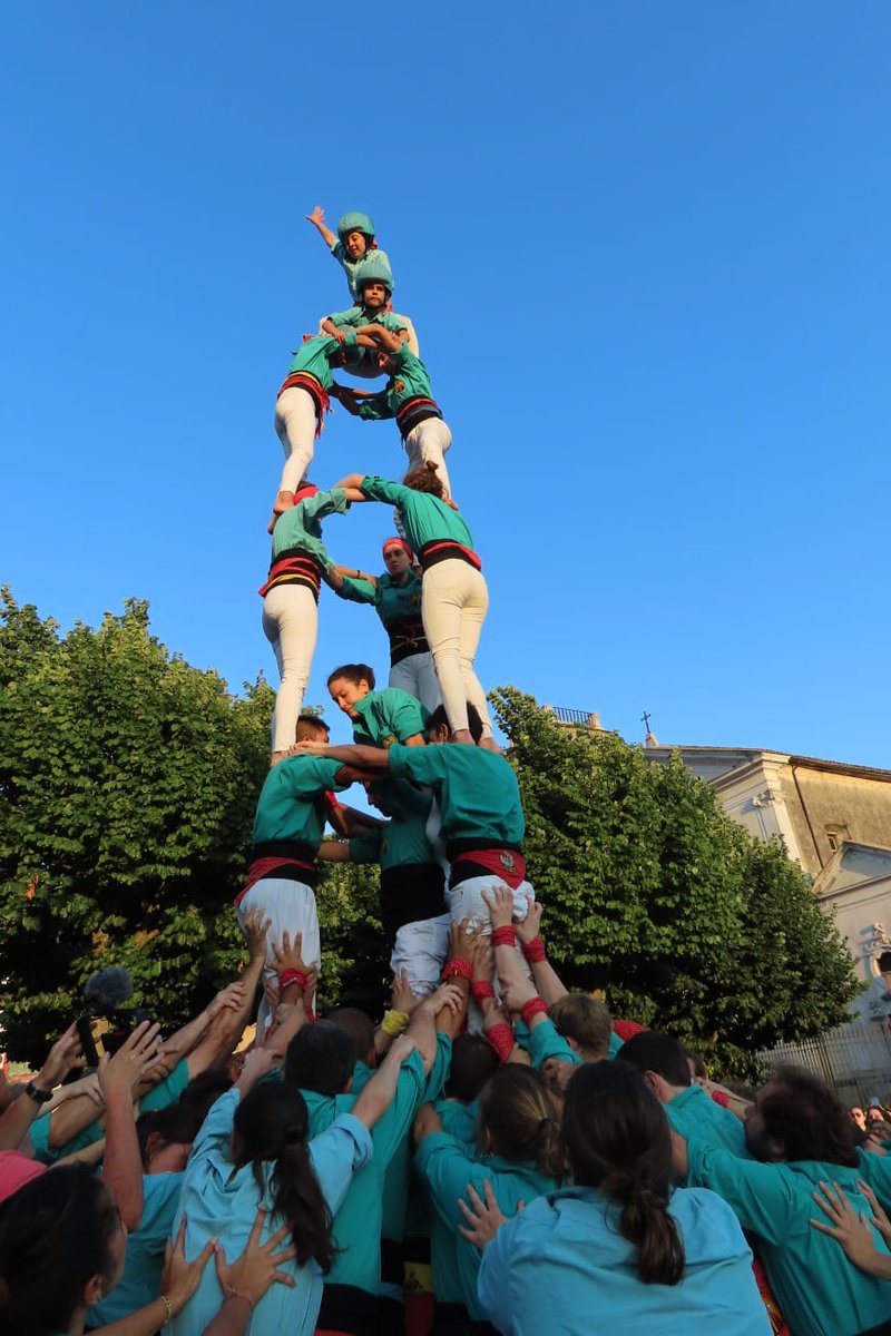 CastellersSAFA's tweet photo. Aquesta tarda hem actuat a la Piazza Umberto de Montesarchio, i hem alçat pd4, 3d6, 3d6a, 4d6, pd4ps. #safagiro2019 #roadbellaitalia https://t.co/Atv8lbC0OG