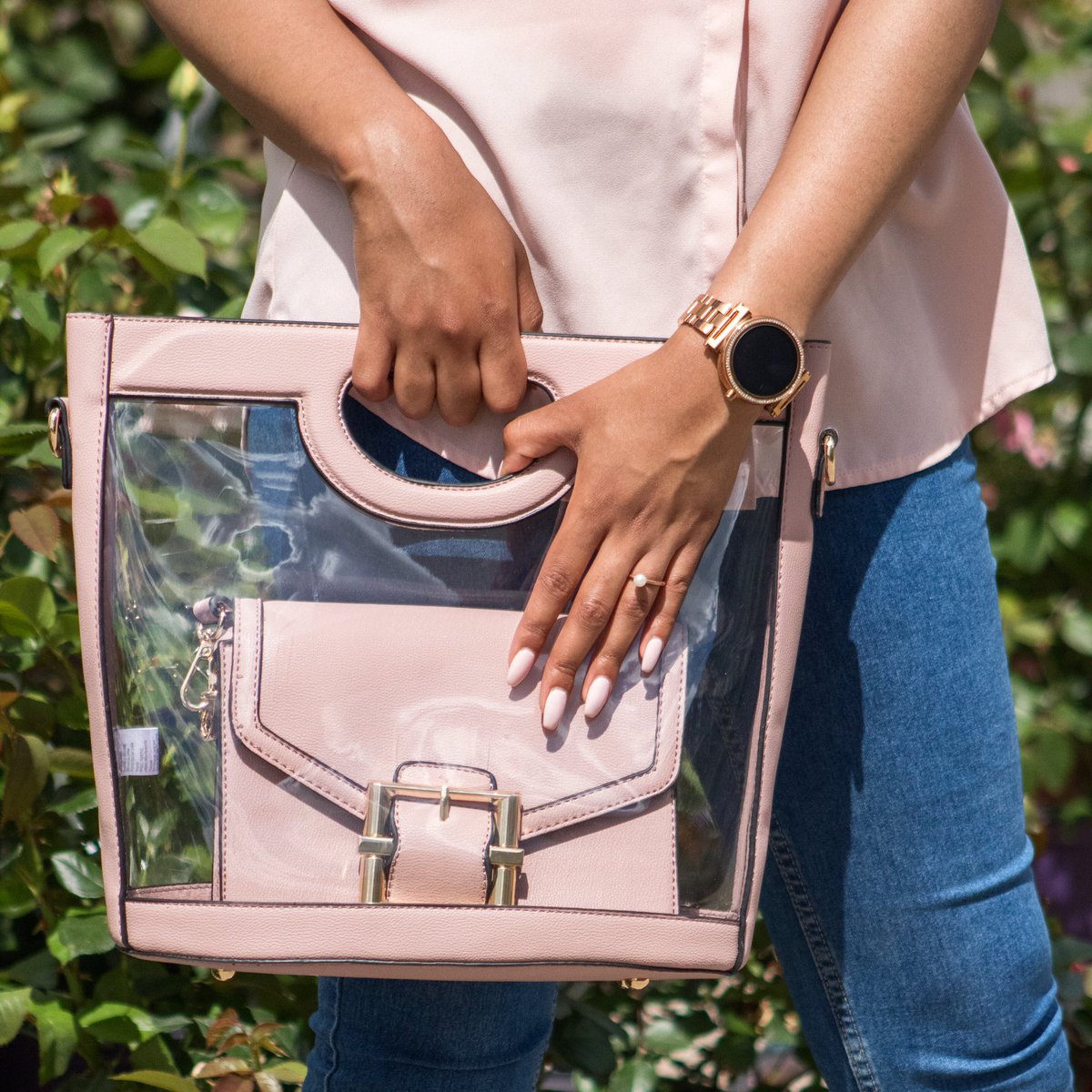 Love this bag? Head on over to the blog and see how how you can style it THREE different ways 💕 beautifulencountersxo.com/2019/07/03/the…
•
•
•
#newblogpost #summerfashion #summerstyle #styleblogger #clearhandbag #pinkhandbag #versatilehandbag