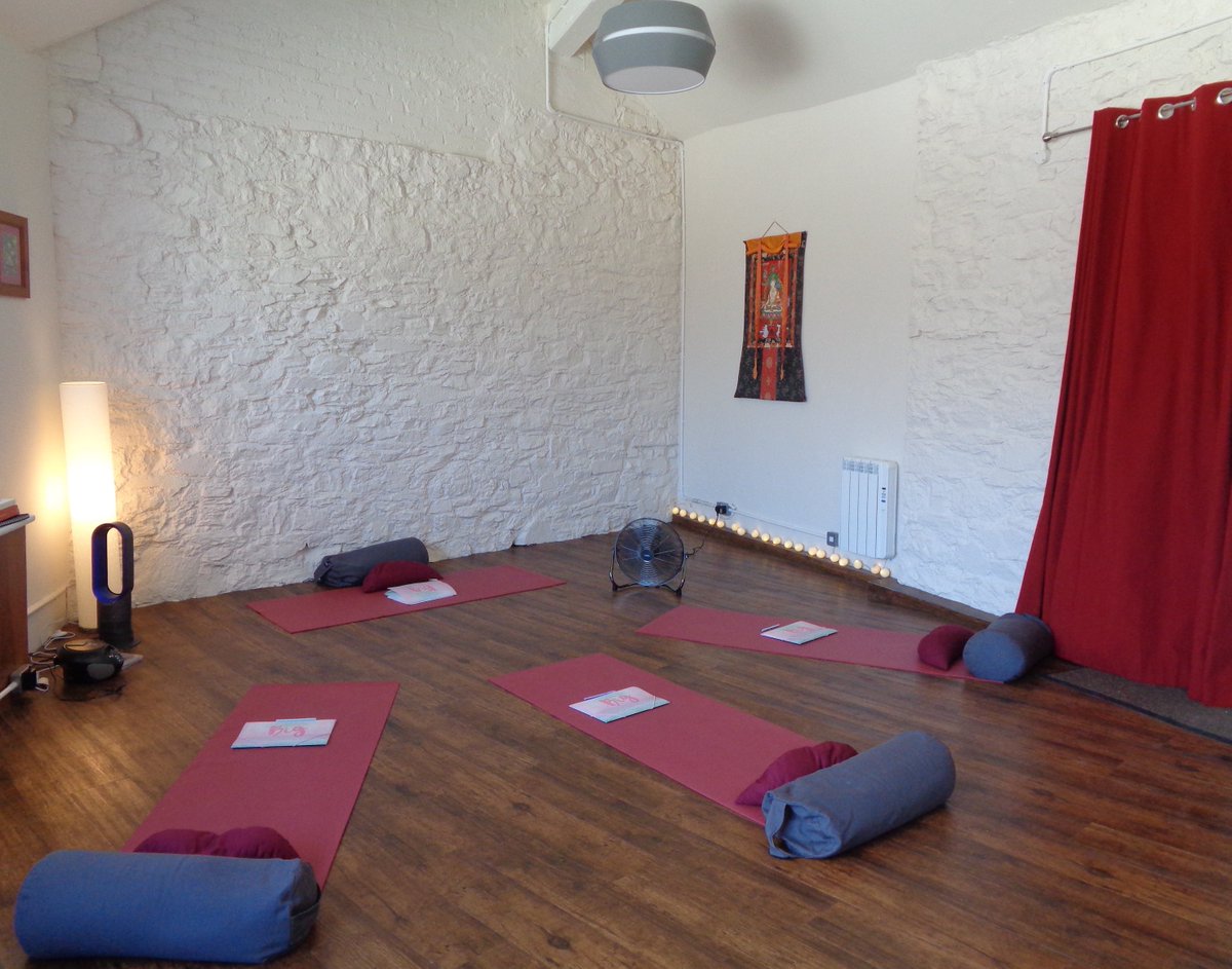 NorahYoga's tweet photo. Spent my day talking about birth and doing yoga with lovely ladies in a lovely calm and homely studio #lovemyjob #livingthedream #yogaforbirth #positivebirth #betterbirths #beautifulbirth #mumstobe #yogatorquay #boosttorbay #torbayhour #devonmums #pregnancy https://t.co/q9PmTUyoAI
