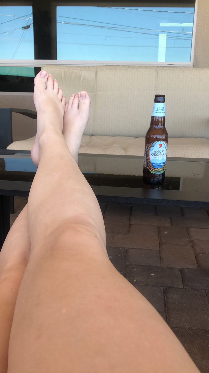 mys3cretskill's tweet image. Relaxing by the pool, catching some rays, drinking good beer, and hitting my vape with @Britishbrat all weekend. No complaints here. #getawayweekend