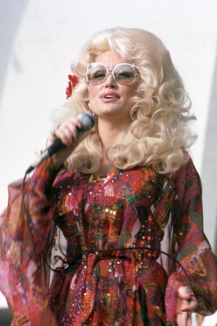 DollyParton's tweet photo. I think they call this festival fashion 😉 https://t.co/X98i3Q3Btr