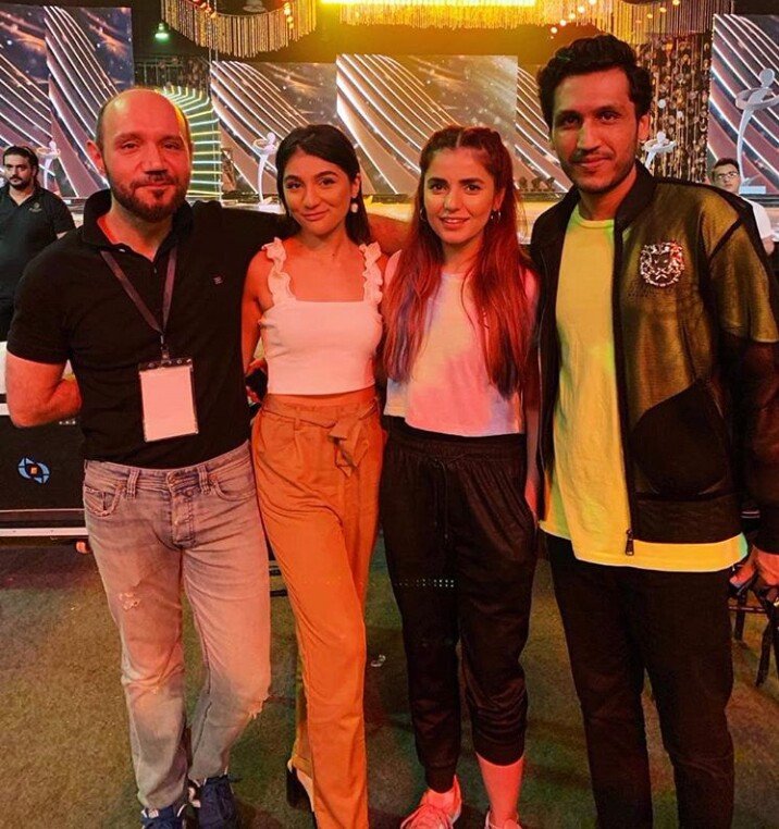 HoardingC's tweet photo. @mominamustehsan @parishehjamesofficial @faizanhaqqee @raoalikhan spotted at rehersals for the glamorous #LSA2019. We can’t wait for a spectacular show! 
@luxstylepk #Mominamustehsan #Raoalikhan #Parishehjames #faizanhaqqee #TalkingPoint @talkingpointpk @aseerazad @AsadDalal https://t.co/SHK9AIfO8L