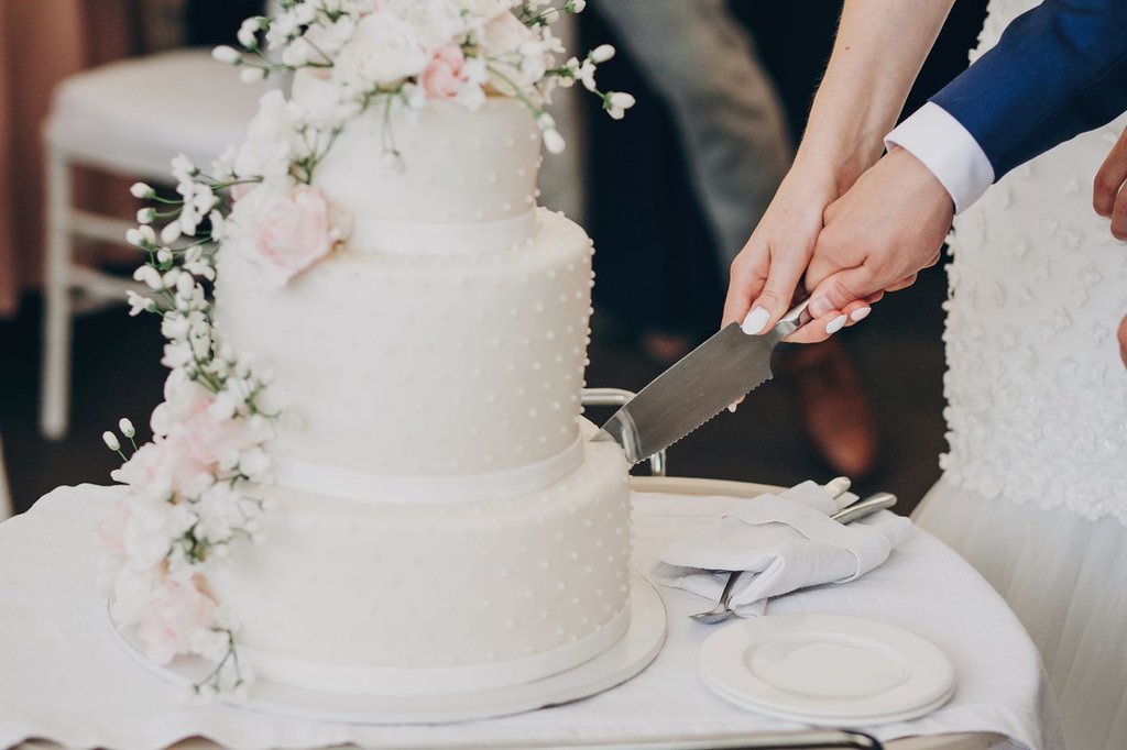 m_happymemories's tweet photo. Is it really necessary to go through the ritual of cake eating? Find out the answer by clicking the link. https://t.co/hqyczRAWX8
#tiercakes #luxuryweddingcake #watercolourcake #cakewedding #weddingcaketopper #buttercreamcakes #buttercreamcake #weddingcakes #weddingcake https://t.co/2HezVoHSps