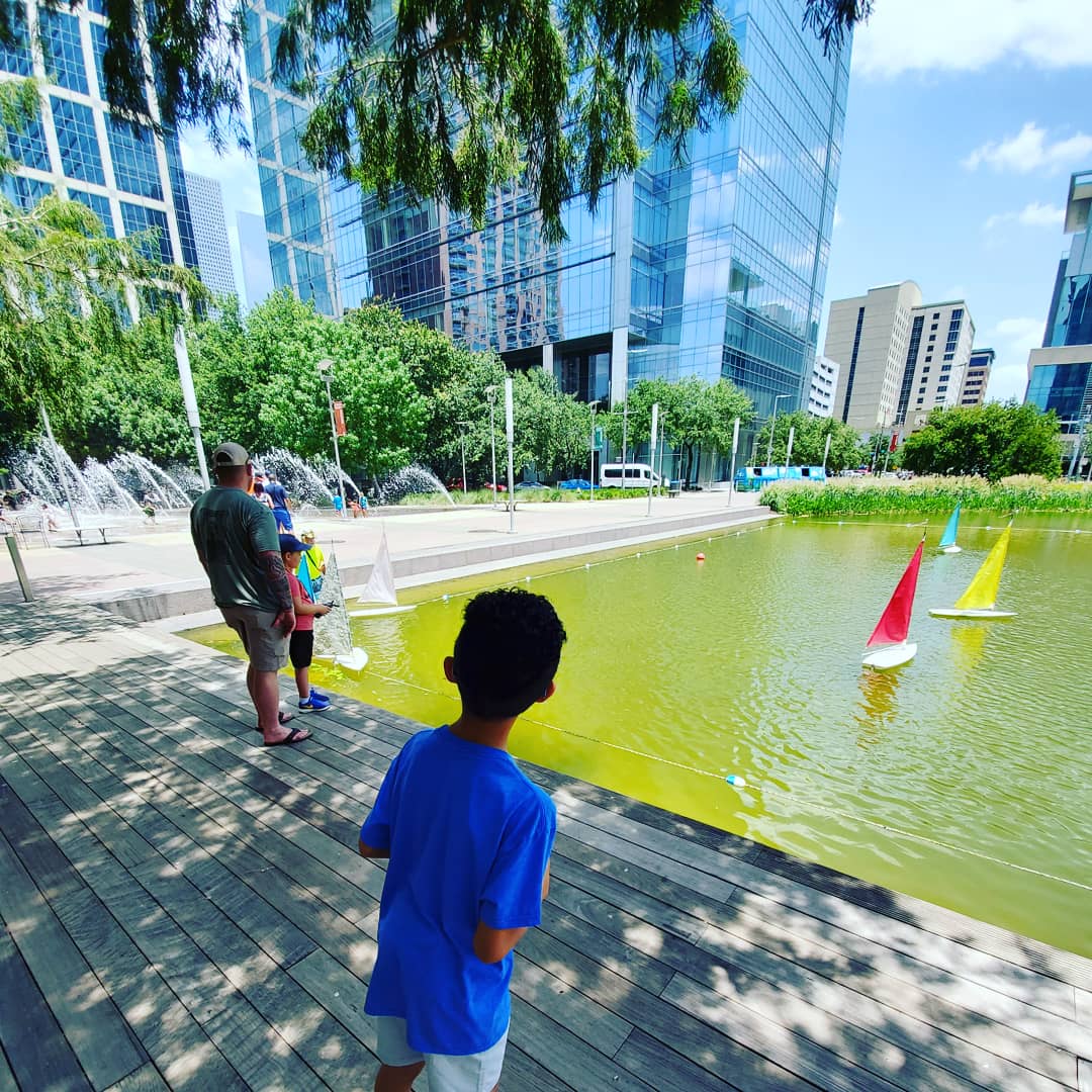 LayDwnClown's tweet image. Chill day with Jr sailing some boats

#DiscoveryGreen
#htwn