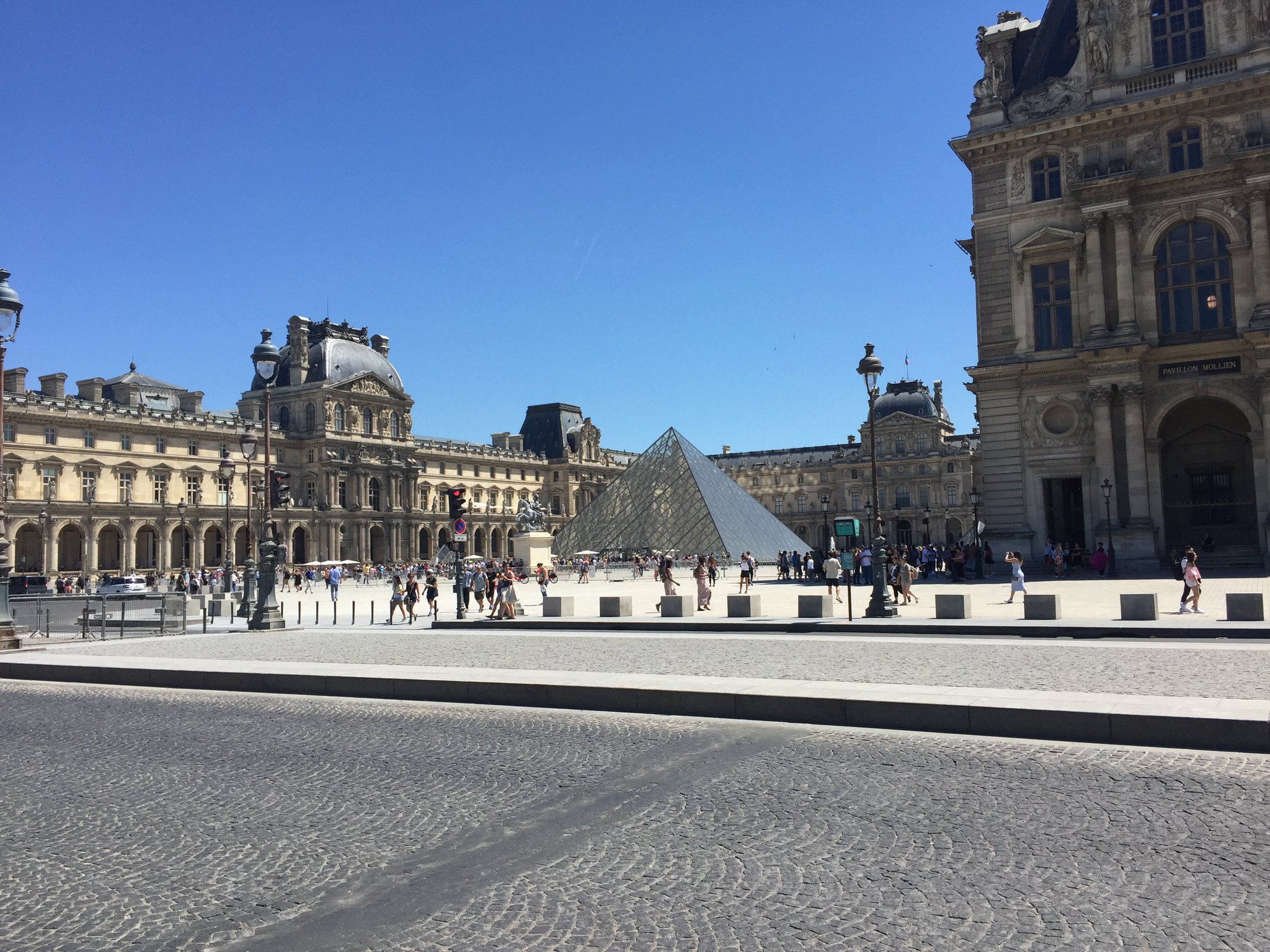 Annie Minoff On Twitter Did You Know There Is A Legit Particle Accelerator In The Basement Of The Louvre Museum I Heard About This A Few Years Ago And Have Been Dying To