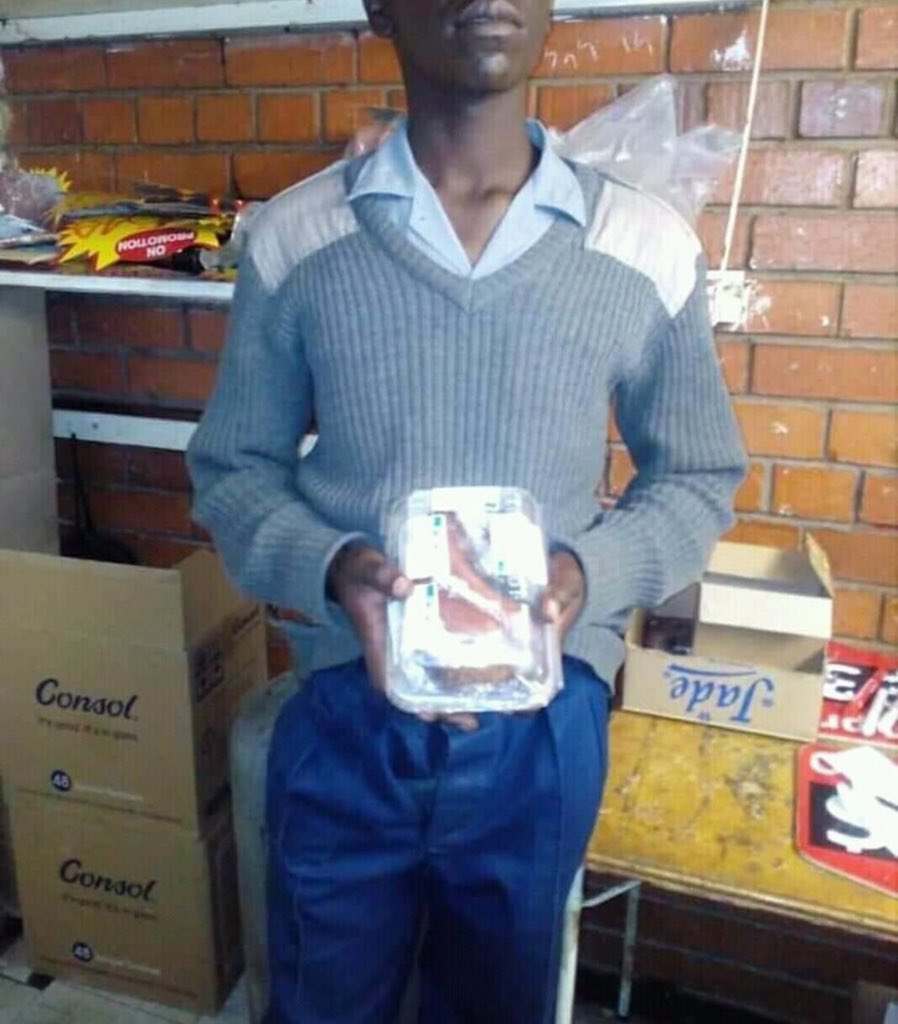 daddyhope's tweet image. This policeman was caught stealing in TM today. This announces a failing State which can’t even look after its Law Enforcement! This man is hungry. When the outcomes of a corrupt &amp;amp; incompetent regime roll out, they will not select by party affiliation, they will bite all of us!