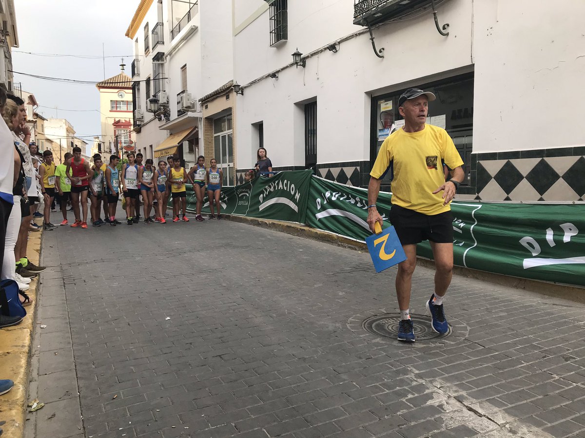 BasiAlcalde's tweet photo. Espectacular Carrera Popular Miguel Ríos en Casariche en su XXXI Edición, cada vez impresionante !! https://t.co/qKp7MjYv0T
