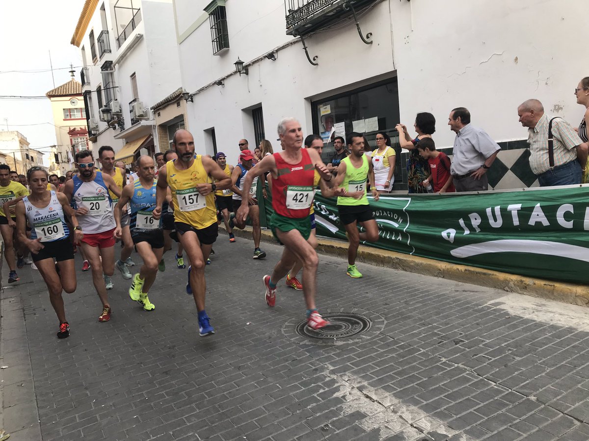 BasiAlcalde's tweet photo. Espectacular Carrera Popular Miguel Ríos en Casariche en su XXXI Edición, cada vez impresionante !! https://t.co/qKp7MjYv0T