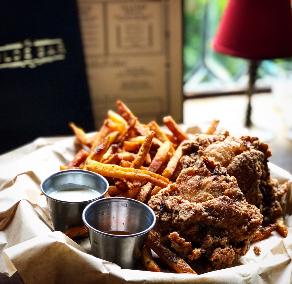 TheOldeBarPHL's tweet photo. Happy National Fried Chicken Day.  $12 for 2 pieces of the BEST Fried Chicken and Fries you’ve ever had!!!
#teamgarces #nationalfriedchickenday #friedchicken #oldcity #oldecity #eatphilly #philly #phillyeats #getinmybelly #yum https://t.co/EYD3fSxl0X