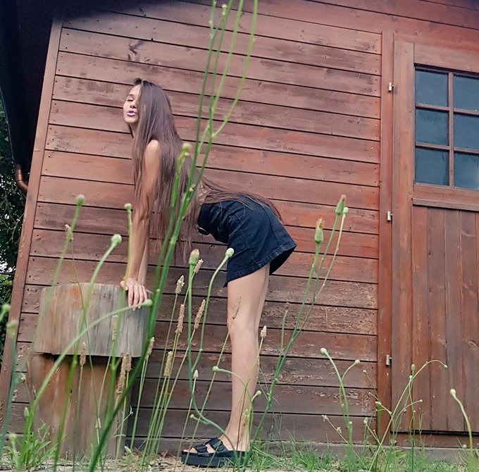 My hot pose🐈 https://t.co/bU92ydPInP