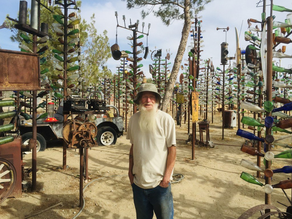 VVNews's tweet photo. Elmer Long, the creator of Bottle Tree Ranch on Route 66, dies at 72 https://t.co/JkhSgjxbEp https://t.co/OWmFXbV8aB