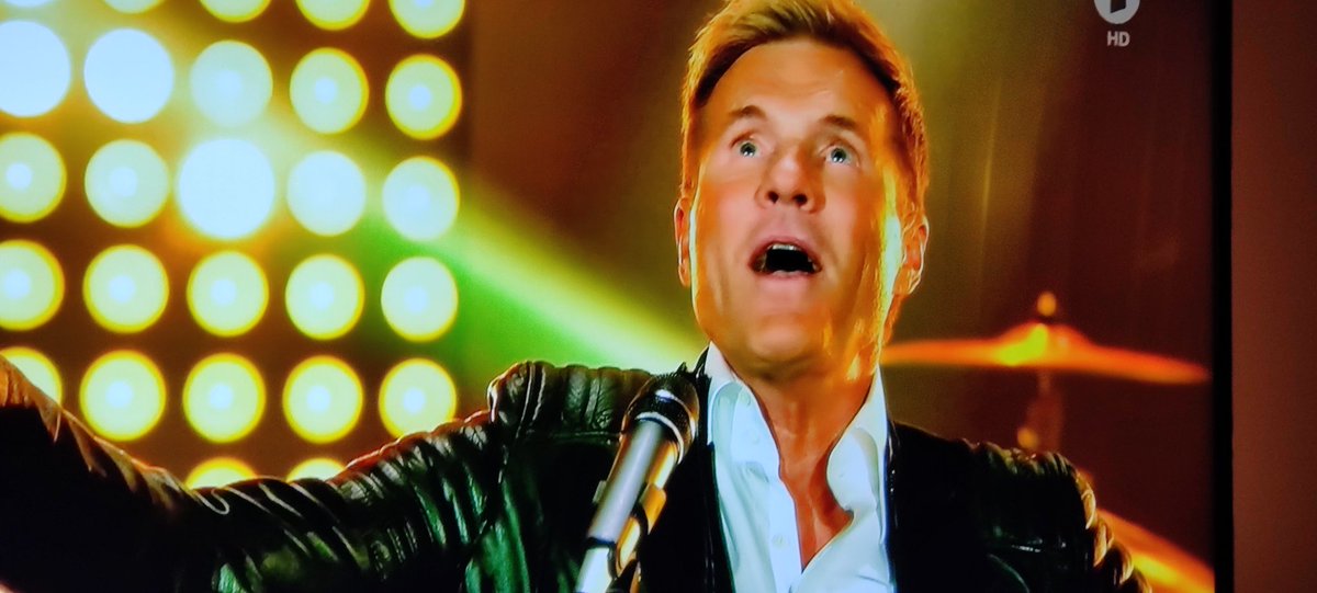 #dieterBohlen was passiert hier? Er vergewaltigt sich selbst, musikalisch 😲😵😱🤮