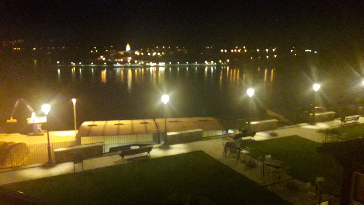 El día se acaba
Mañana nos vemos aquí en #CafeCandela
El último que apague la Luna