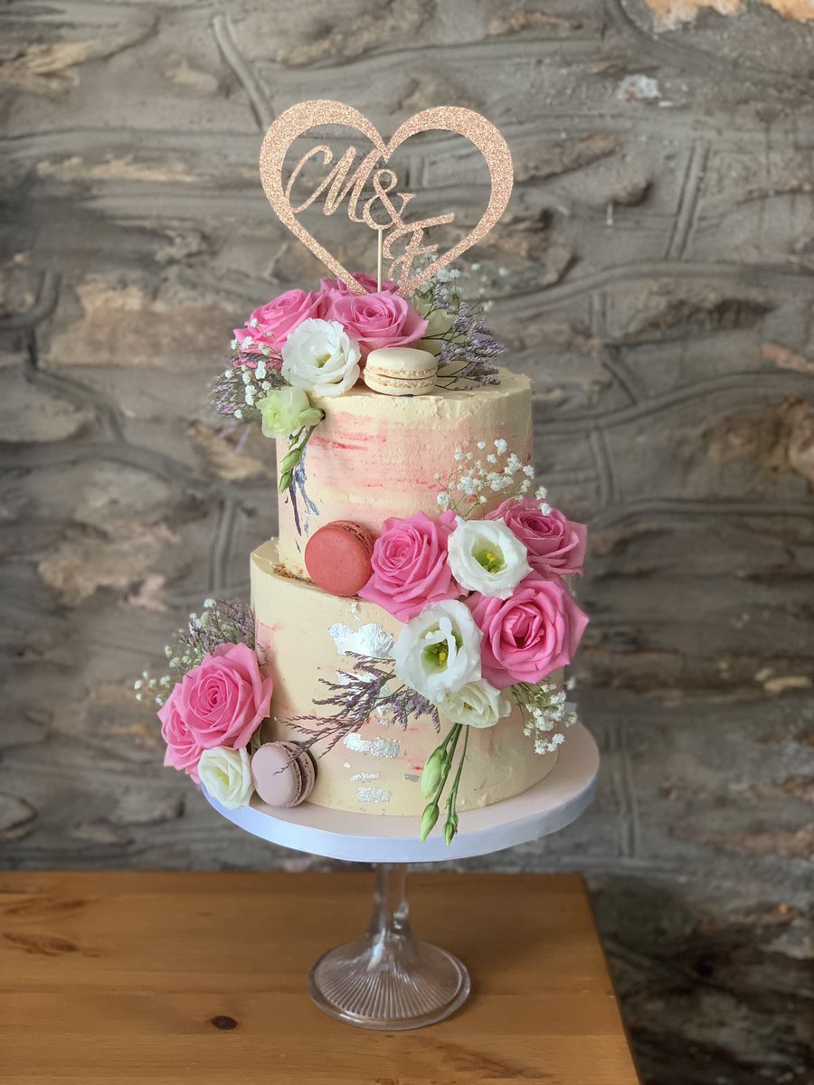 sarsarfred's tweet photo. Huge congratulations on  your engagement😃 #engagement #cake #celebration #seminakedcake #freshflowers #pink #roses #love #heart #food https://t.co/I0y1qj6yEV