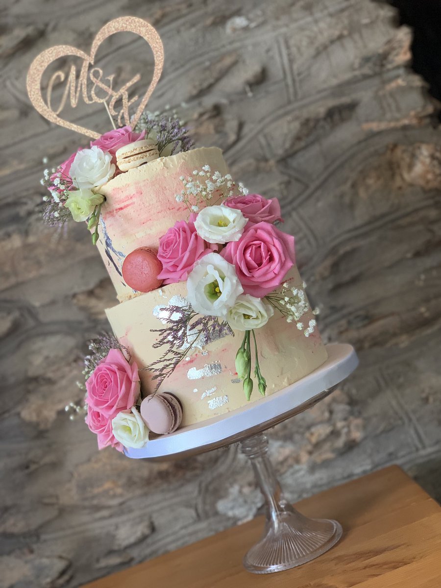 sarsarfred's tweet photo. Huge congratulations on  your engagement😃 #engagement #cake #celebration #seminakedcake #freshflowers #pink #roses #love #heart #food https://t.co/I0y1qj6yEV