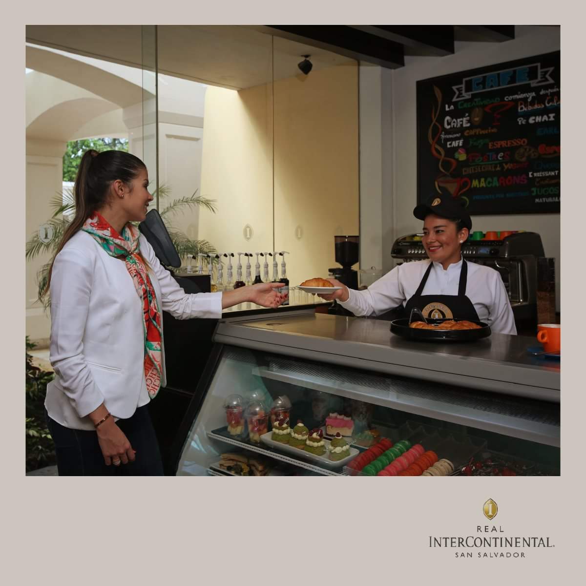 InterConti_SAL's tweet image. Tarde de café y postre, visitanos para deleitar a tu paladar.

¿Frío o caliente? Cualquiera te va a encantar.

#Café #Postre #Macaroon #Coffee #Dessert #InterContinental #CornerCoffee