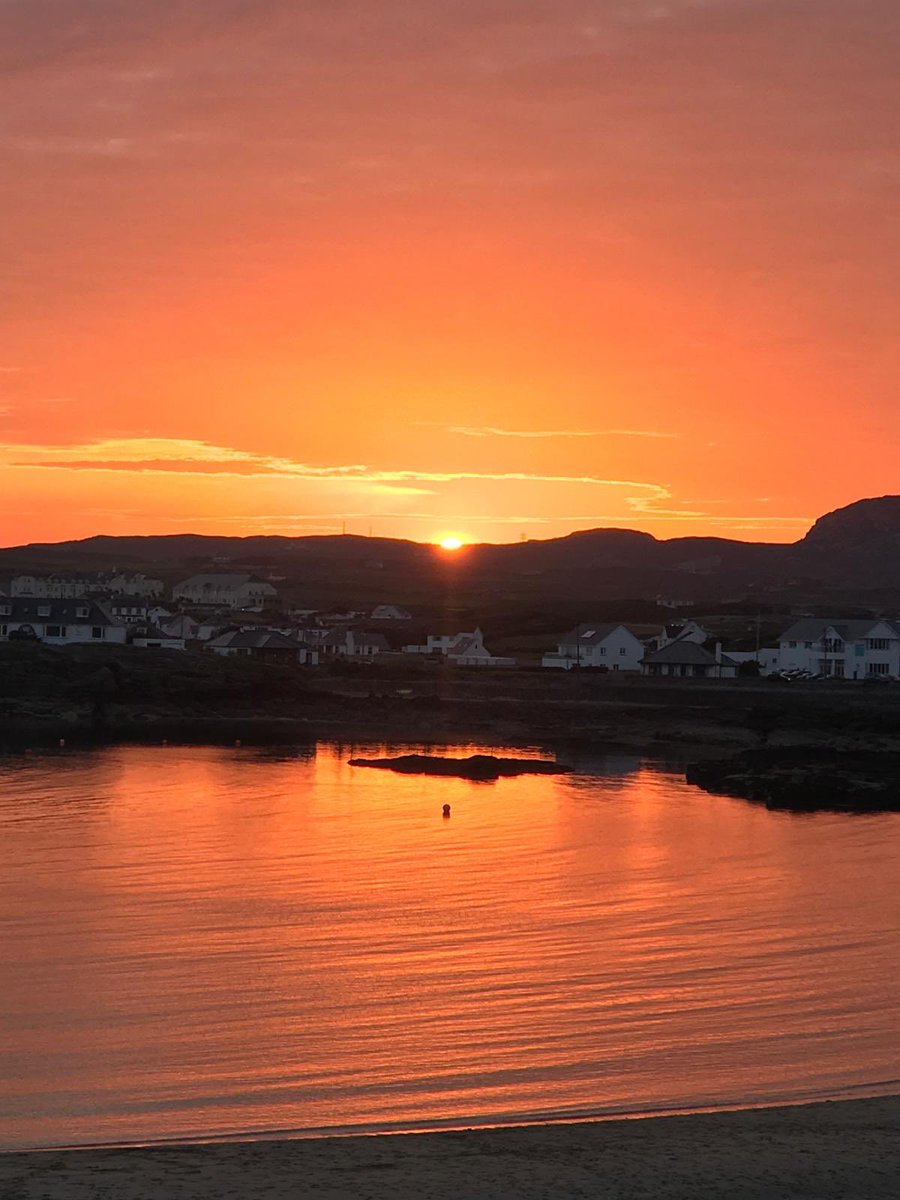 vicki_thomas44's tweet photo. Beautiful sunset from @tybaebandb https://t.co/18xY03a9qB
