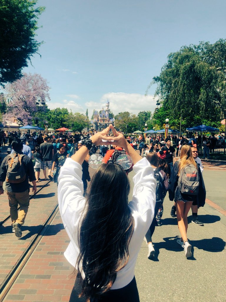 This sisterhood is MAGICAL. 💫🌟
#GOGREEK