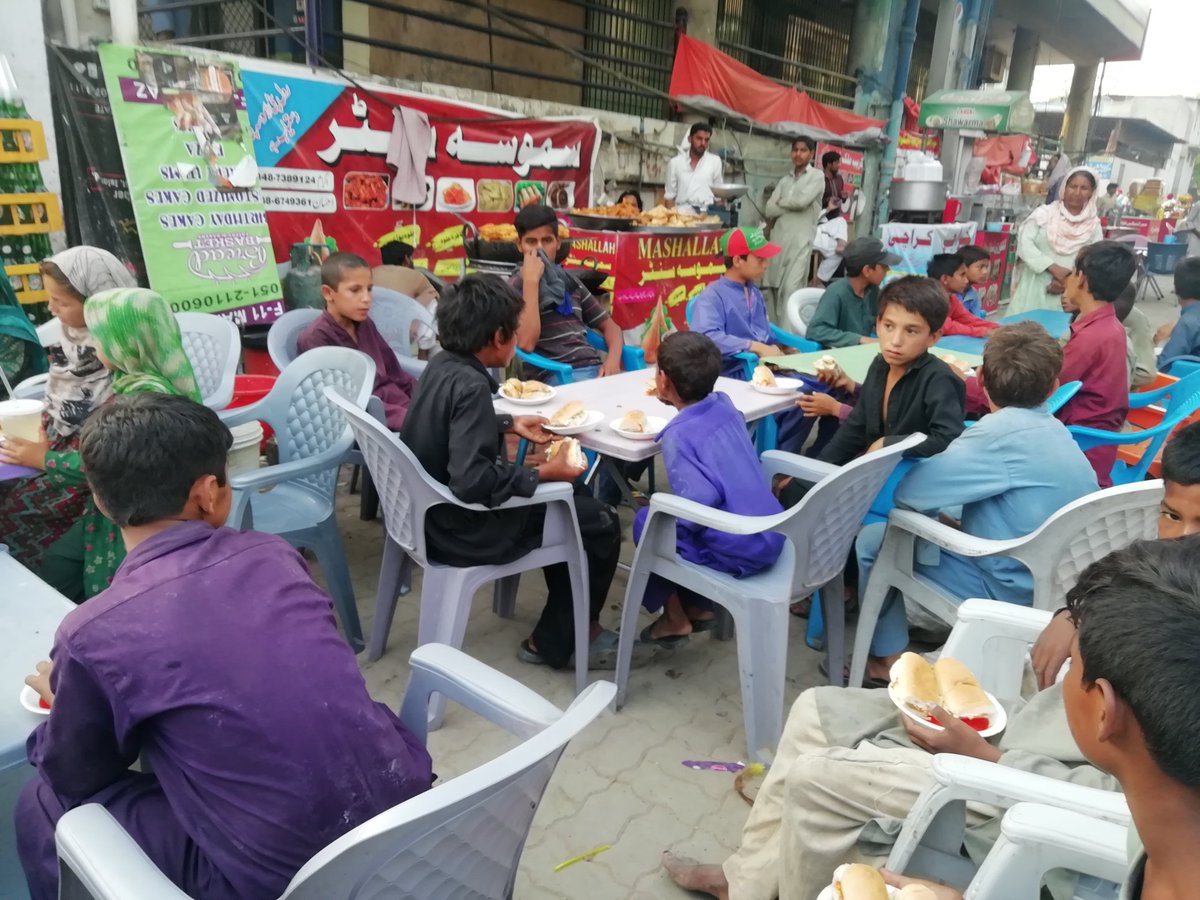 Arzookazmi30's tweet image. Street Children (Out of school Children)
Help Pakistan by teach them some skills and basic education....

#Education
#SkillsLearning
#StreetChildren
#HelpOthers
#SLP
#Vision21
#SupportUs