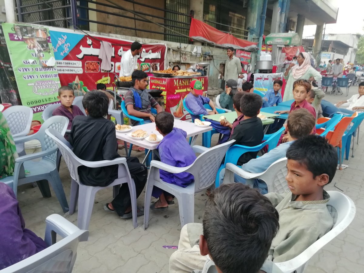 Arzookazmi30's tweet image. Street Children (Out of school Children)
Help Pakistan by teach them some skills and basic education....

#Education
#SkillsLearning
#StreetChildren
#HelpOthers
#SLP
#Vision21
#SupportUs