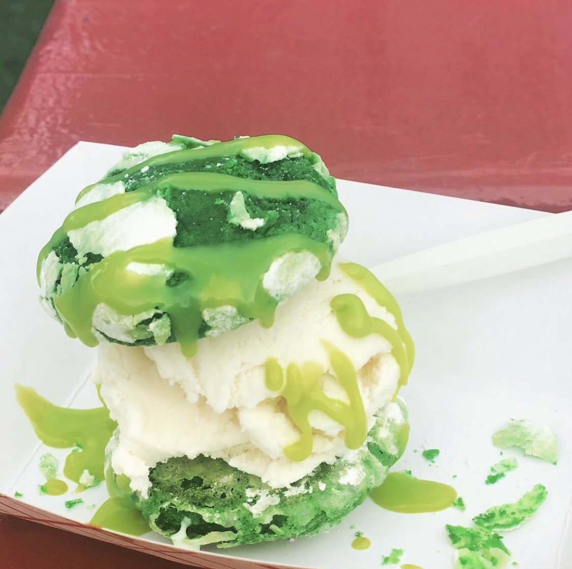 💚💚 We launched our #PandanCrinkleCookie Ice Cream Sandwich today at #PHILFestSauga. You’ve gotta try it! Vanilla ice cream sandwiched between two pandan crinkle cookies and topped with pandan white chocolate drizzle. And of course @todelights was of the first to try it! 💚💚